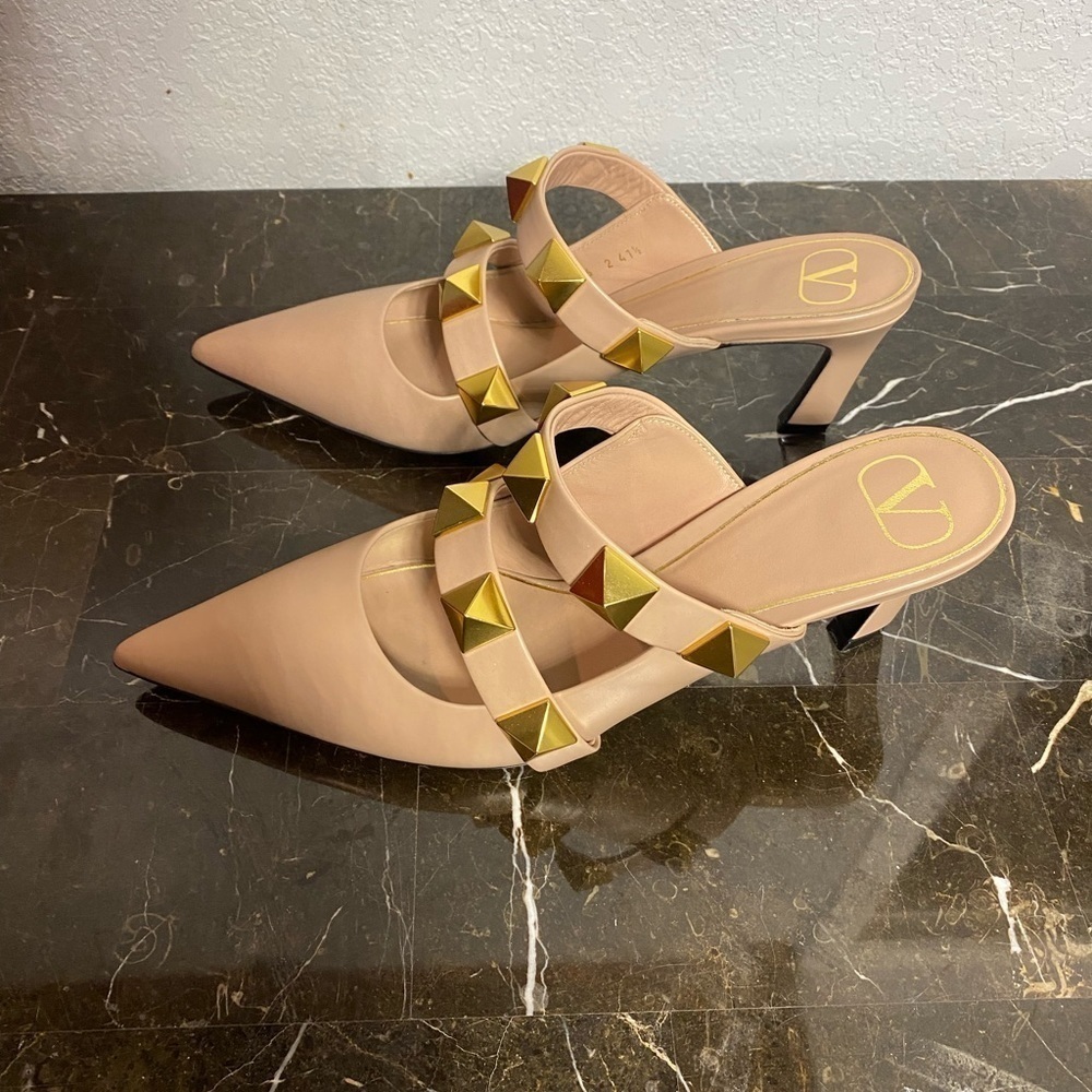Valentino Garavani Leather Oversized Rockstud Mules 65 nude/blush color - Picture 14 of 15